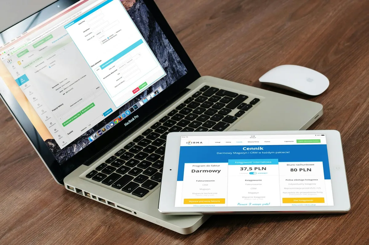 Accounting software dashboard on a laptop showing IDR invoices and ecommerce sales reconciliation for an Indonesian seller