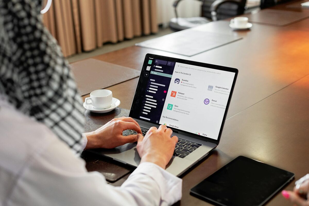 ويدجت تابي على صفحة منتج إلكتروني سعودي يعرض قيمة كل قسط بالريال السعودي
