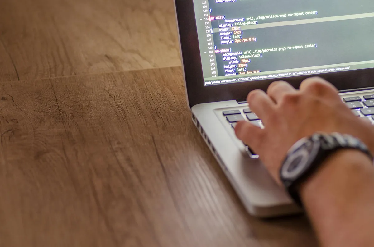 Xendit integration options showing Shopify app, WooCommerce plugin, and API connection on Indonesian ecommerce store